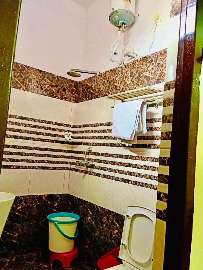 Shivjot Hotel Kharar Esterno foto
