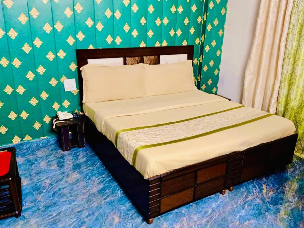 Shivjot Hotel Kharar Esterno foto