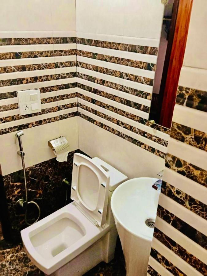 Shivjot Hotel Kharar Esterno foto