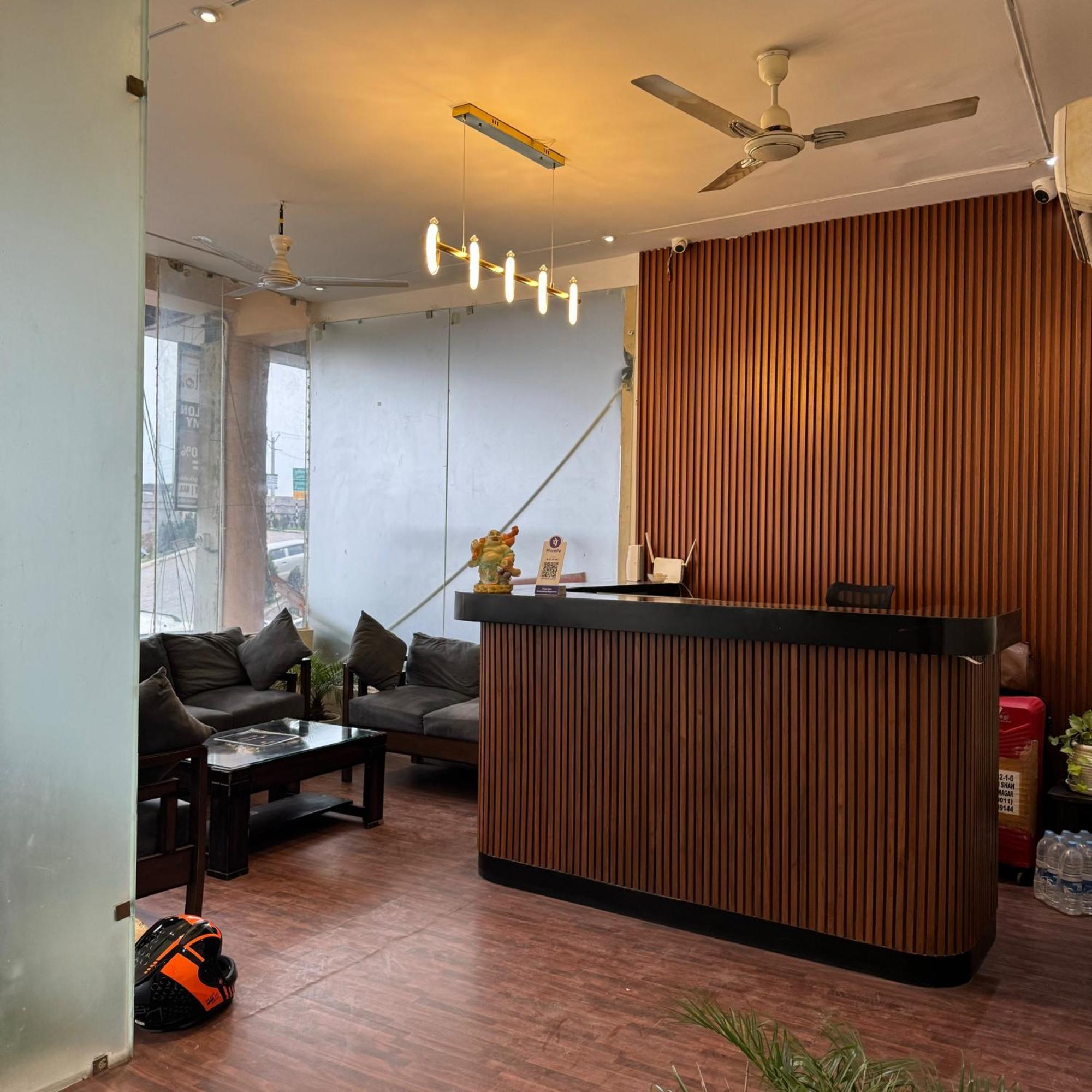 Shivjot Hotel Kharar Esterno foto