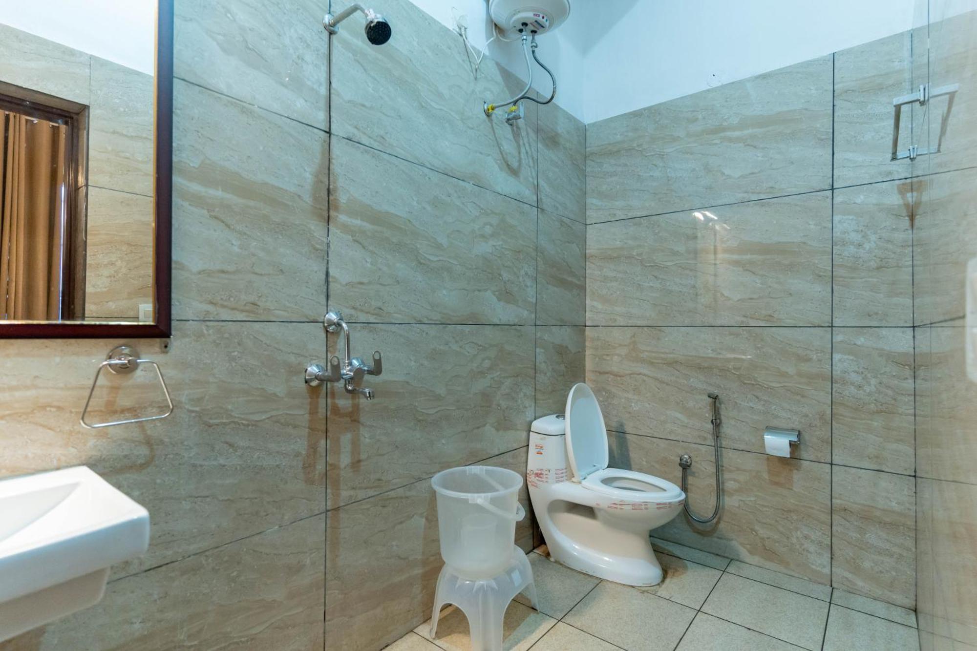 Shivjot Hotel Kharar Esterno foto