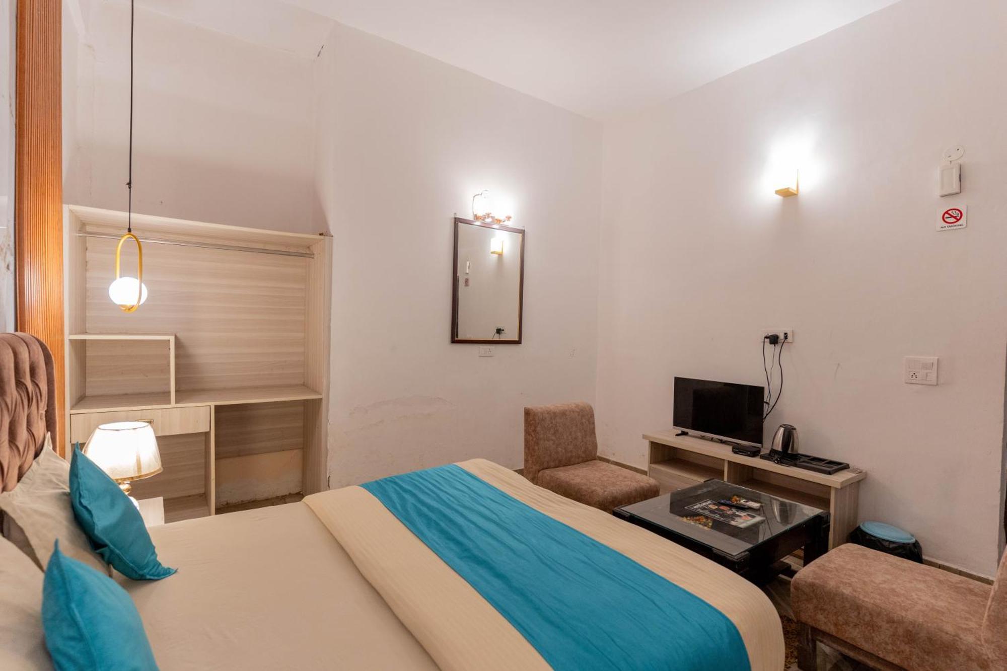 Shivjot Hotel Kharar Esterno foto