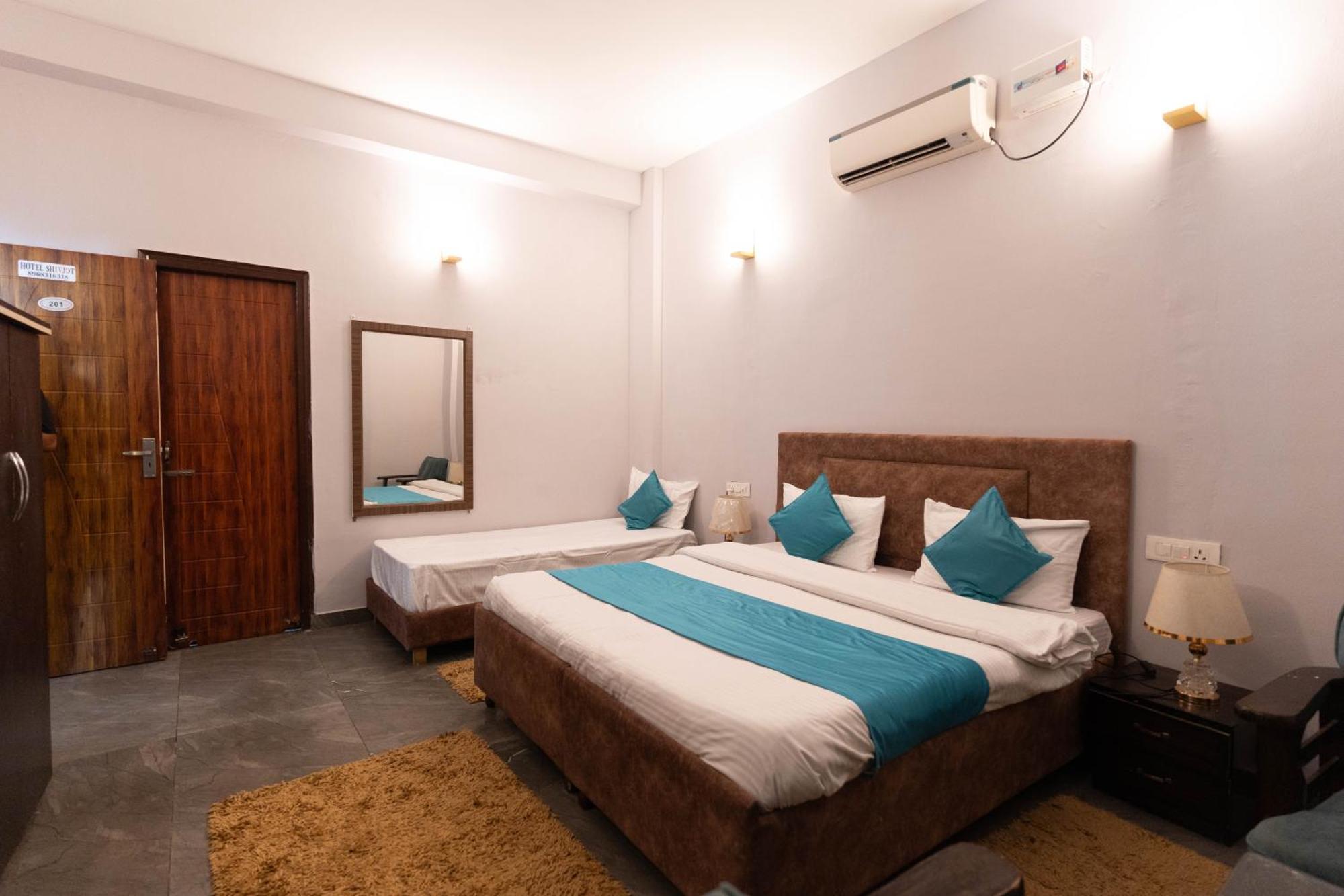 Shivjot Hotel Kharar Esterno foto